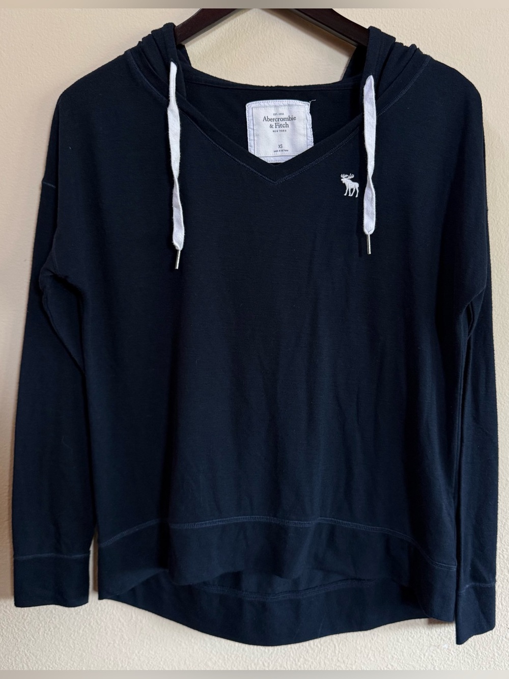 Abercrombie & Fitch Women's Navy V-Neck Hoodie Sweater with White Drawstrings